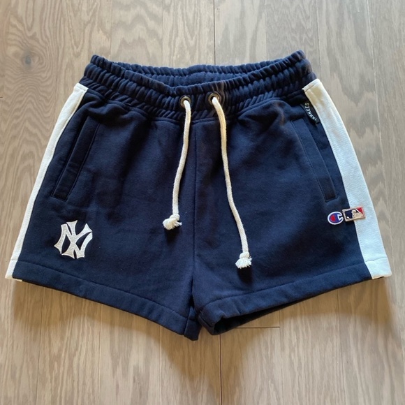 Champion x Yankees Reverse Weave Shorts - Picture 1 of 6